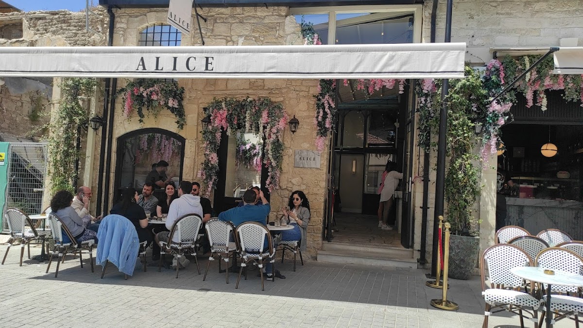 Alice Coffee & Desserts